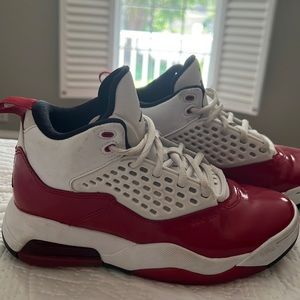 Jordan Jumpman Baksetball Shoes - size 4Y